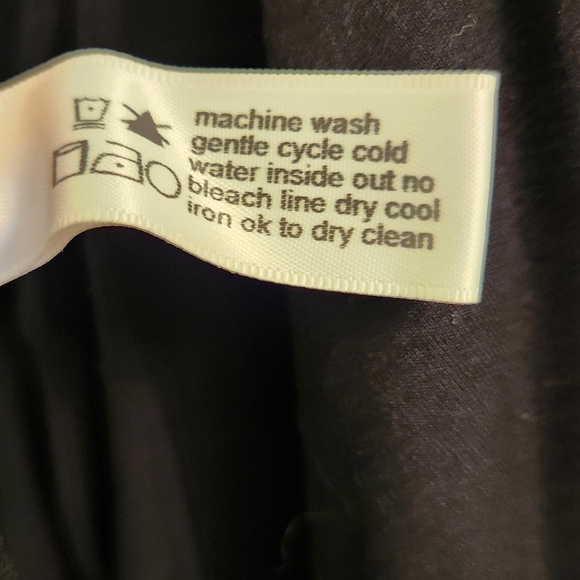 Sleeveless Black Dress - Picture 4 of 4